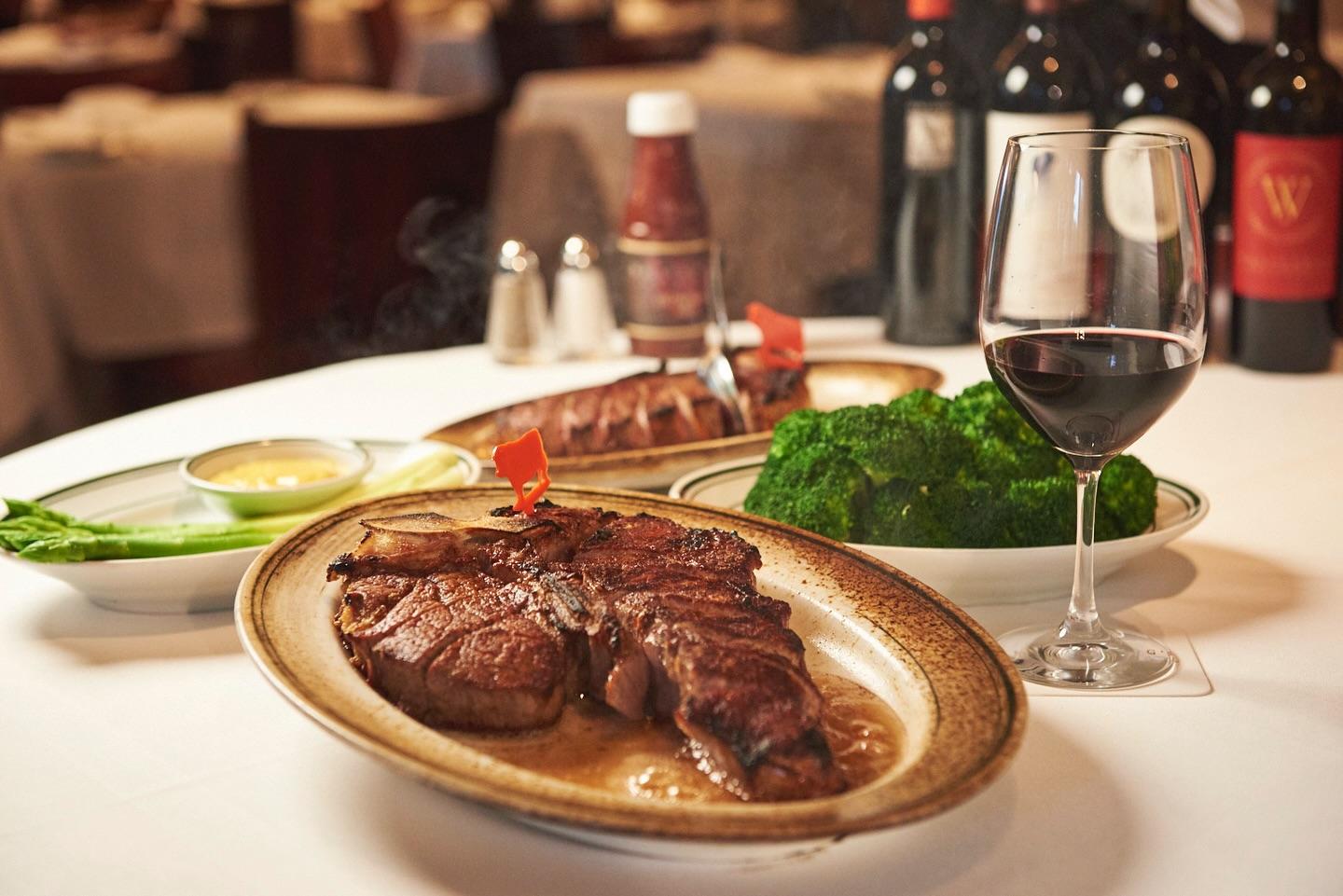 選び抜かれた名だたるワインを幅広くラインナップ。