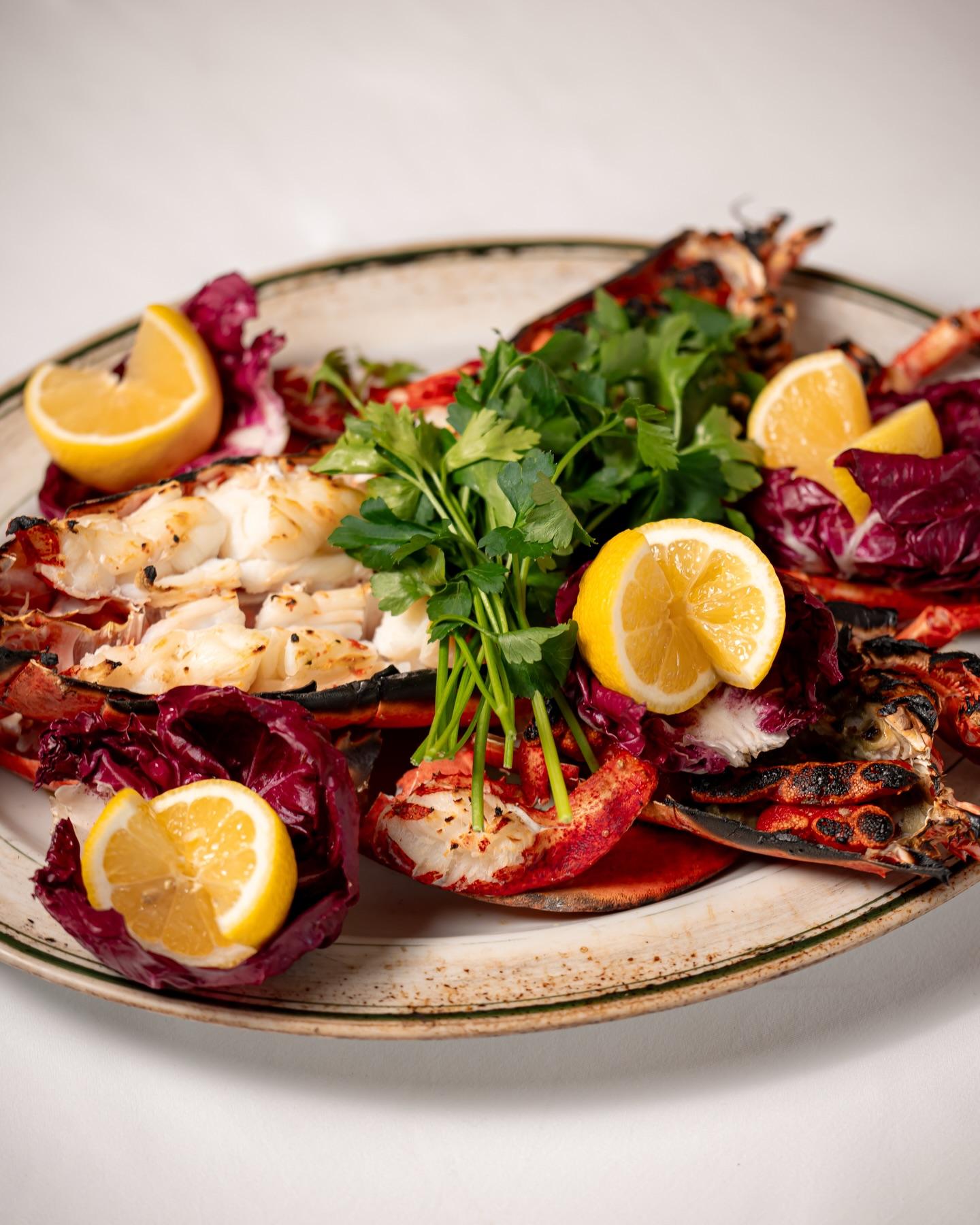 ウルフギャング・ステーキハウス丸の内店では、その圧倒的な大きさと希少性から「海の王者」と称される、ジャンボロブスターをご…