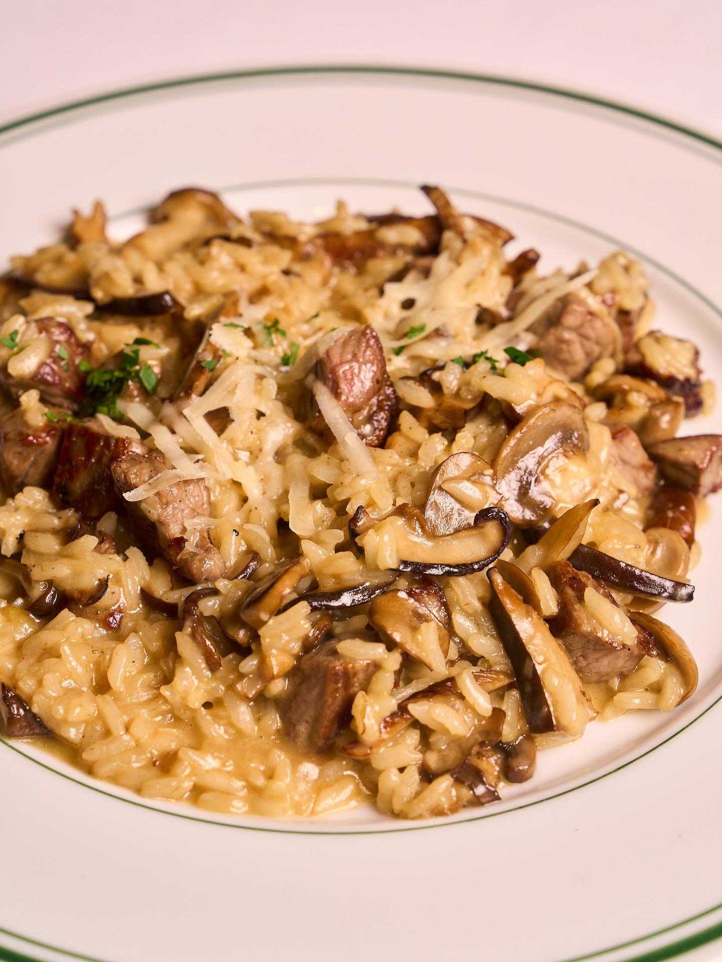 熟成肉の奥深い旨みと、芳醇に香るマッシュルーム。