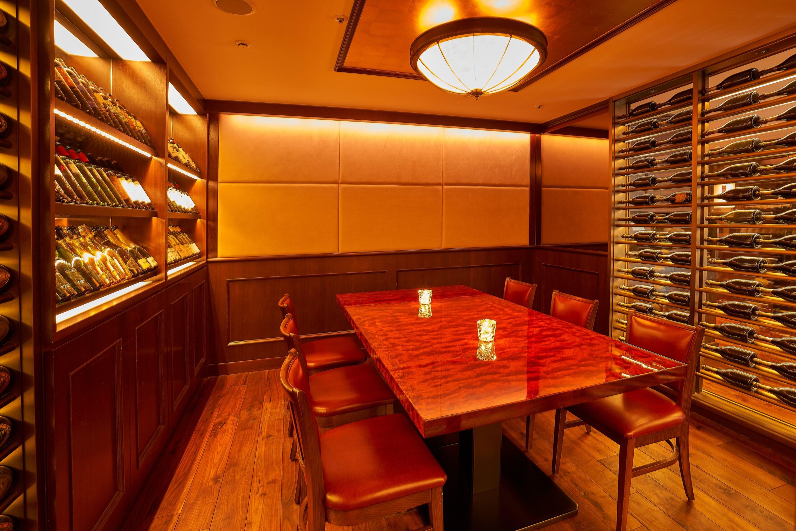 丸の内店に設えた特別な空間「Signature Room」。