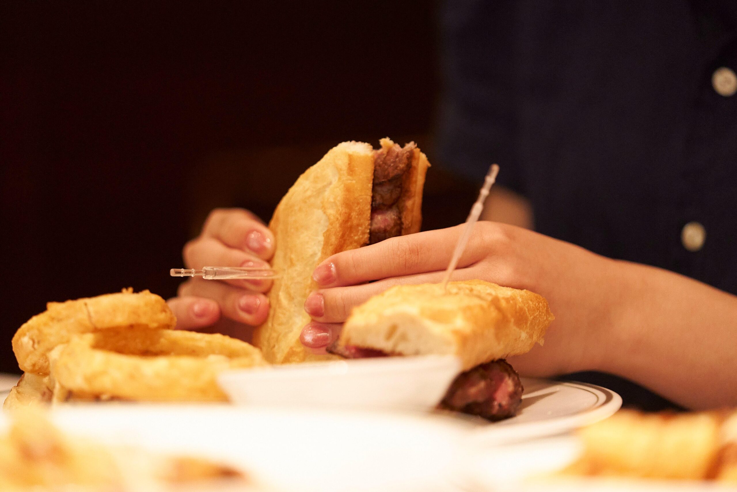 ランチタイムだけの特別な味わいをご用意しております。